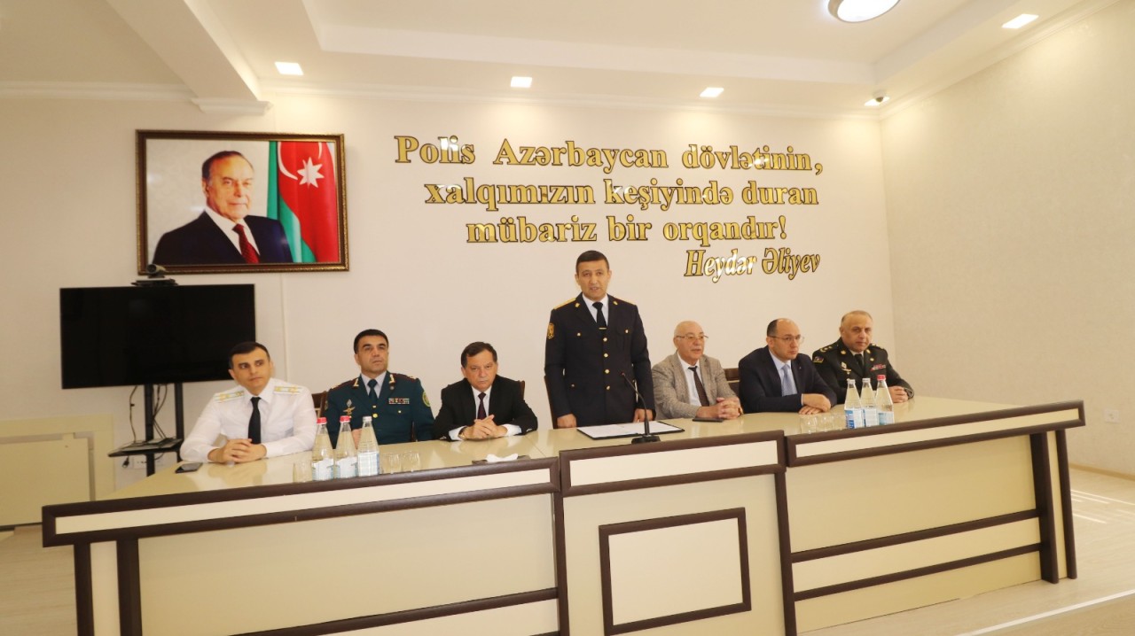 Qazaxda icra başçısı polis əməkdaşlarını Fəxri Fərmanla təltif etdi - FOTOLAR